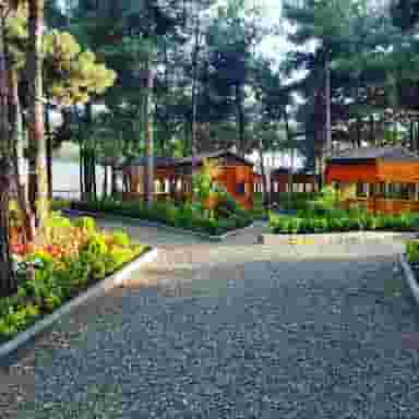 باغ رستوران بهشت پنهان در لویزان تهران