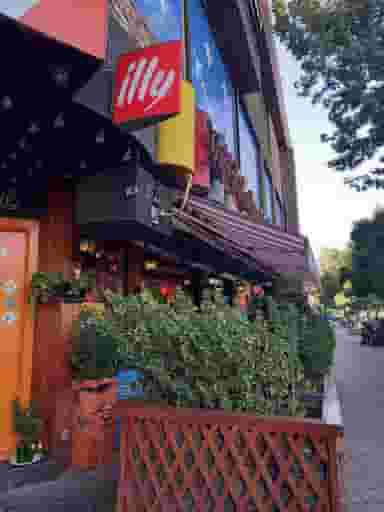 کافه و رستوران فود فکتوری در سجاد شهر مشهد