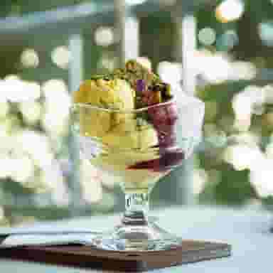 کافه رستوران مس مس در بهارستان 