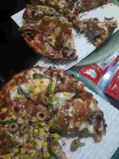 پیتزا دنج در دبستان تهران