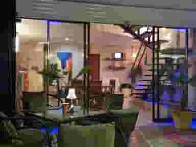 کافه گالری وهومن در فاز یک مهرشهر کرج