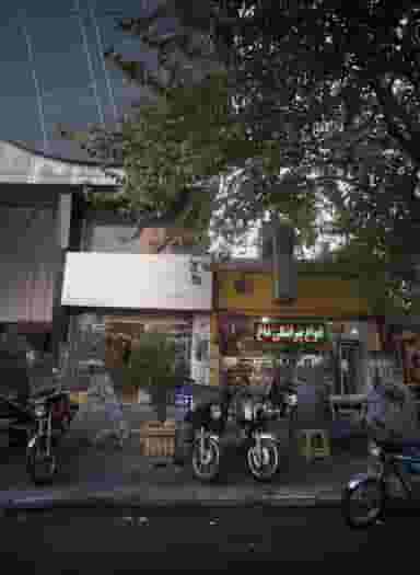 فروشگاه نان و شیرینی در شیخ هادی تهران