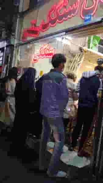 نانوایی سنگکی سنتی در قبا 