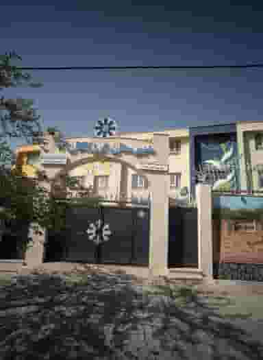 دبیرستان فرزانگان 3 در نوفل لوشاتو مشهد