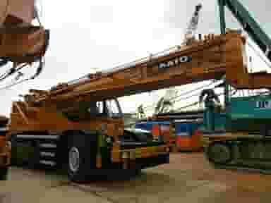 جرثقیل احسانی در آسمان تهران