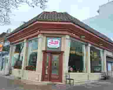 رستوران وحید در صاحب الزمان لاهیجان