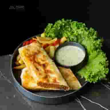 کافه رستوران میورا در مطهری لاهیجان