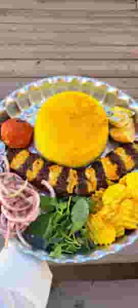 کافه و رستوران سنتی عمارت هفت خوان در کهنه دژ سمنان