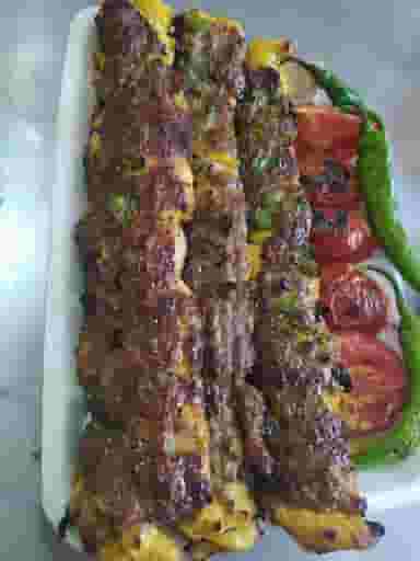 غذا سنتی کلبه مزه در نوروزیان قزوین