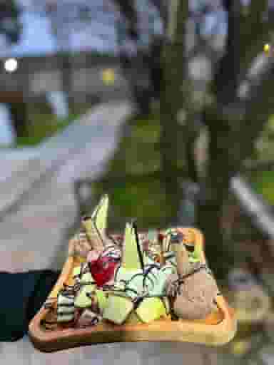 کافه رستوران عمارت شمرون در فرودگاه کرمانشاه