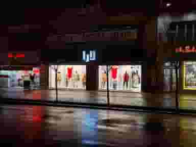 مانتو لارا شعبه آبرسان در خیابان تبریز