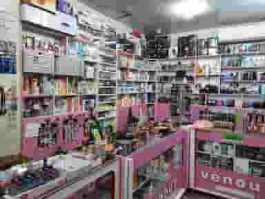 فروشگاه پوشاک و آرایشی و بهداشتی ملکه در زوویه اهواز