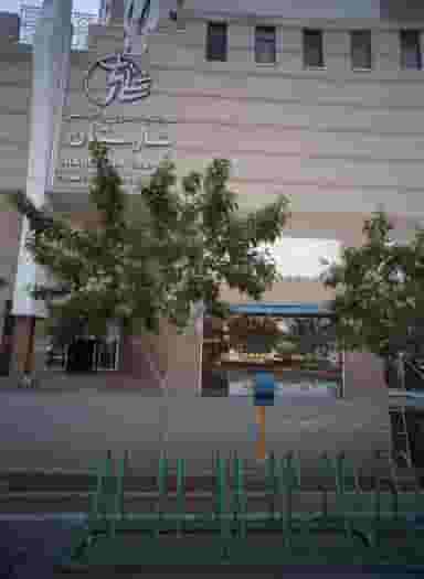 فروشگاه خشکبار در پایین خیابان مشهد