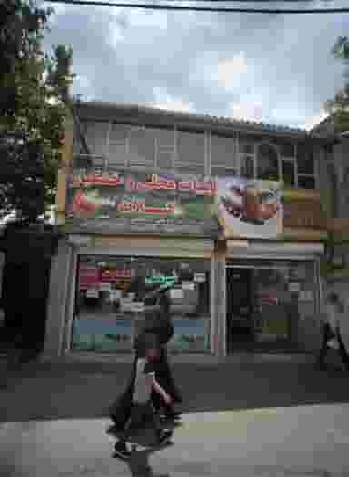 لبنیات محلی و خشکبار کلات در بهمن مشهد