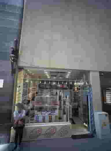 عینک فروشی در پایین خیابان مشهد