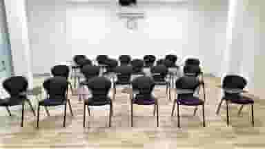 موسسه فن بیان هرمز آکادمی در فرودگاه قدیم بندرعباس