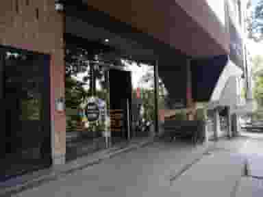 کتاب‌فروشی کافه کتاب ایوان در عظیمیه کرج