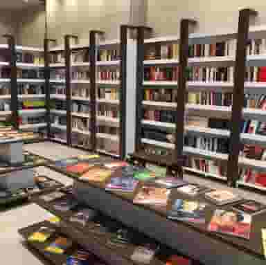 کتاب فروشی زبان مدرن در ملاصدرا شیراز