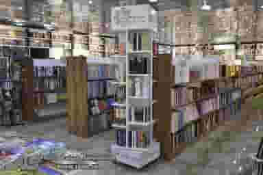 کتاب‌فروشی سرزمین کتاب اهواز در زیتون کارمندی اهواز