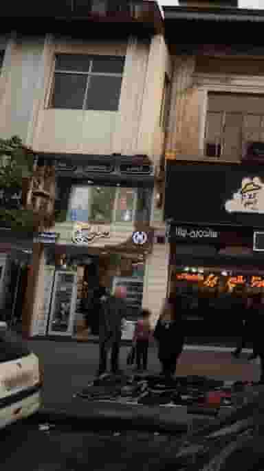 فروشگاه آرایشی و بهداشتی موج در صیقلان رشت