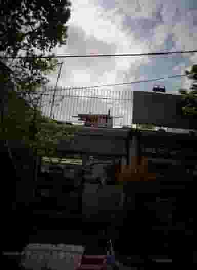 فروشگاه لوازم آرایشی و روسری در گلشن 