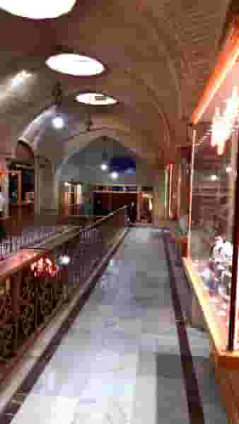 پاساژ عالی قاپو در انقلاب زنجان