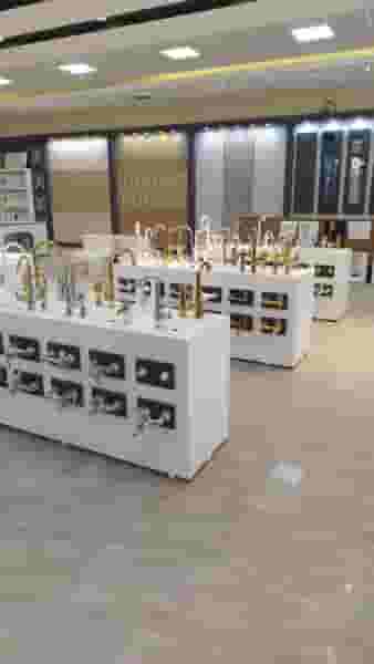 کاشی و سرامیک پاراموند در زور آباد کرمان