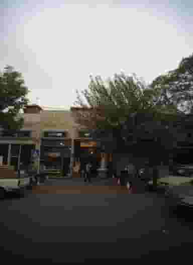 فروشگاه لوازم خانگی مکث سیلور در بازار 