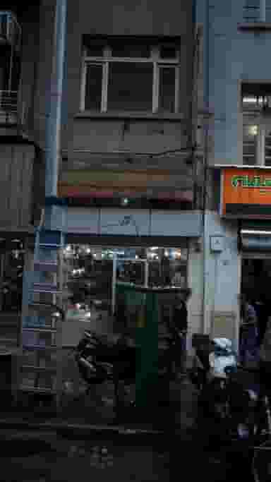 فروشگاه لوازم خانگی در انقلاب 