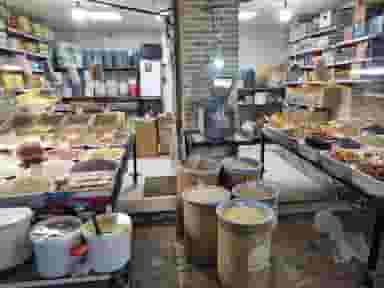 خشکبار اشکان در بازار کرمانشاه