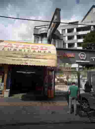 تعمیرگاه اتومبیل در اختیاریه 