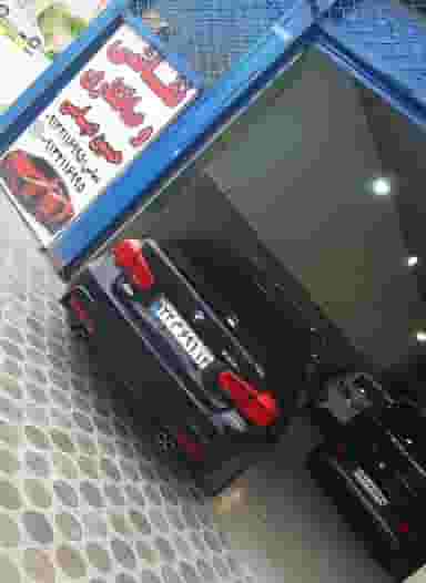 نقاشی و صافکاری حسین عباسی در بازوگاه اصفهان