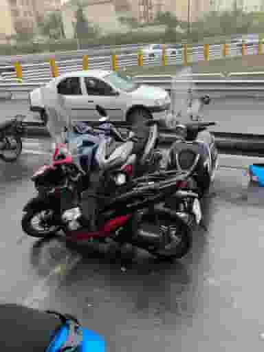 تعمیرگاه موتور سیکلت زمانی در پرواز 