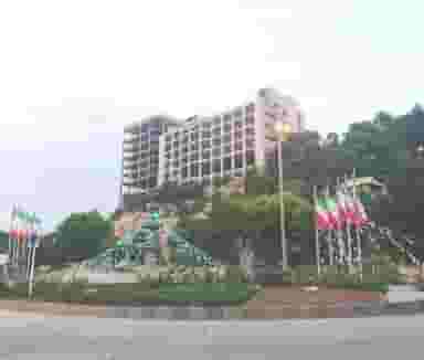 پارک صخره ای در ملک شیر آباد خرم‌آباد