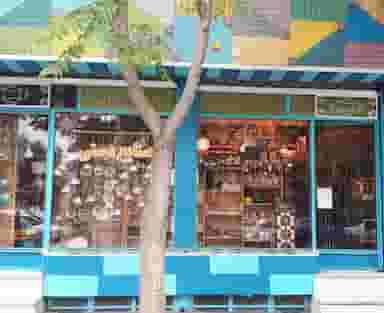 گالری آیین هنر در بهار کرج