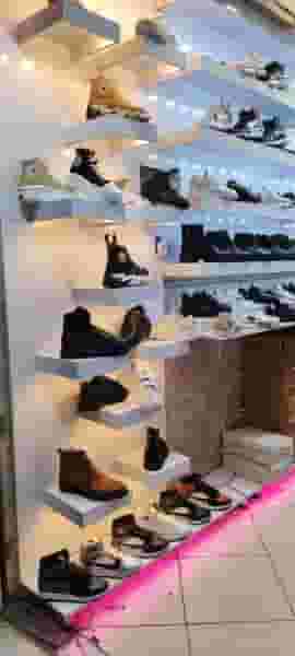 گالری کفش یزدانی در کشتار گاه نیشابور