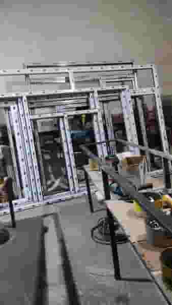 درب وپنجره سامران رحیمی در شهر بوکان