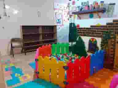مهد کودک و پیش دبستانی رنگارنگ در ایثار کاشان