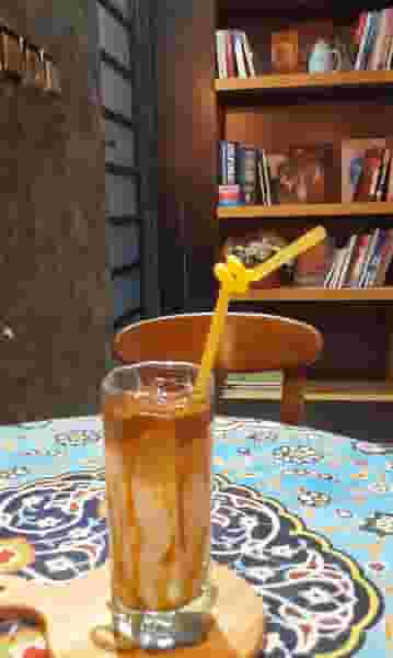 باغ کافه سرزمین در جانبازان کاشان