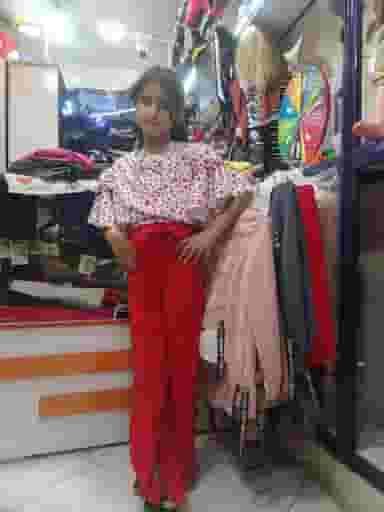 پوشاک بچه گانه یکی یدونه در حکیم فرزانه شهرضا