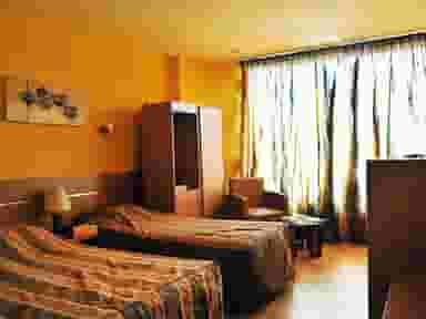 هتل ملک در بوستان چالوس