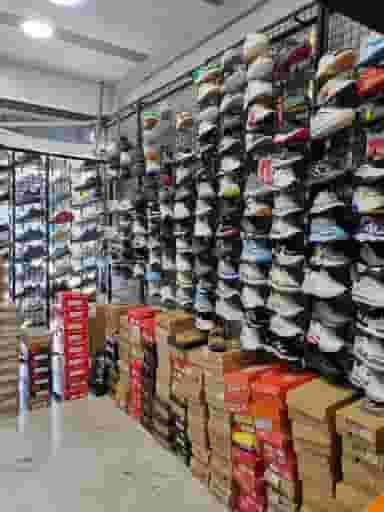 کفش کتونیت شهرک نواب صفوی چالوس