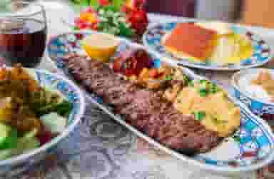 کافه رستوران شمعدونی در ولیعصر ابهر