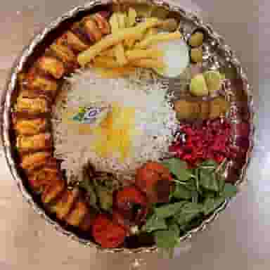 رستوران آوازه محسن علی بخشی با کیفیت در پلیس آبادان