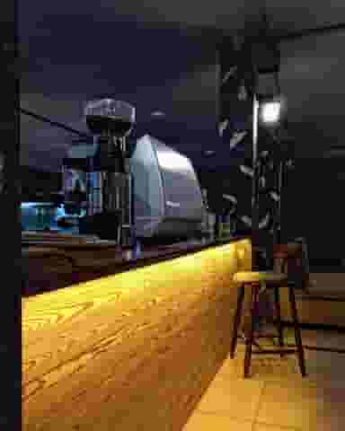 کافی شاپ و فست فود لادن در کارگر آبادان