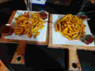 پیتزا کافی شاپ پلنگ صورتی در شهر ایذه