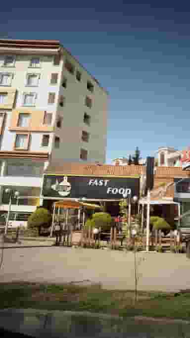 فست فود برمودا در فرودگاه نوشهر