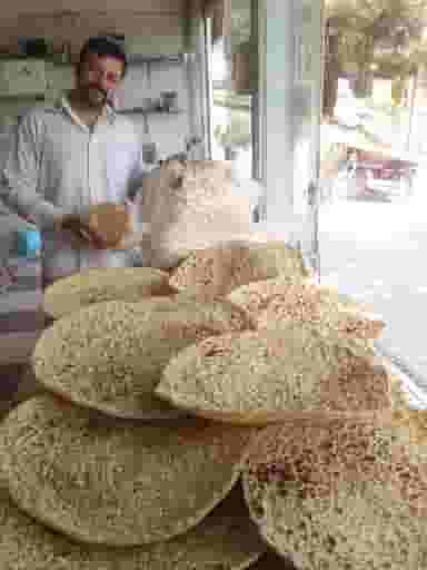 نان محلی علی در مجتمع نگین اندیشه بروجرد