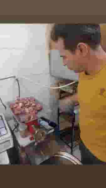 غذای بیرون بر بانو در ارجمان اقلید