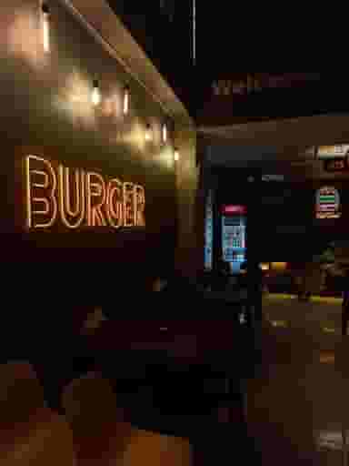 گلد برگر در حافظیه 